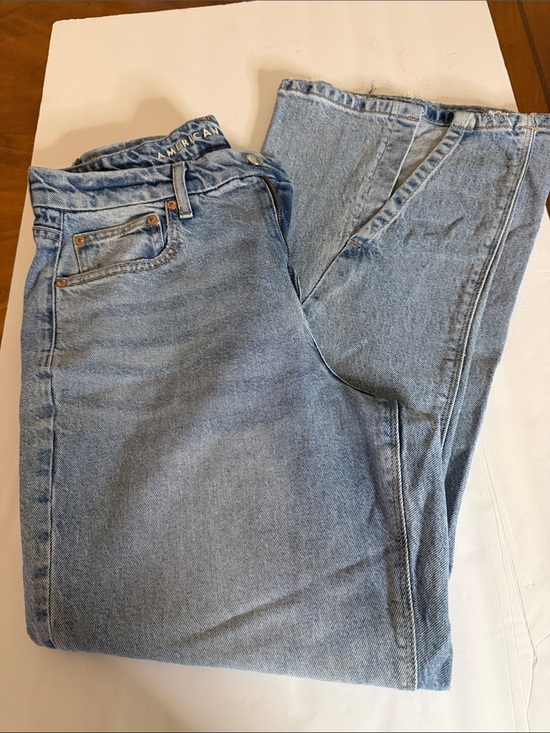 American Eagle Outfitters Denim - American Eagle Outfitters Light Wash Blue Relaxed Jeans